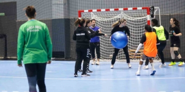bursa-buyuksehir-hentbol-takimi-ligde-ve-avrupada-basarili-gidisatini-surduruyor-WZy4zRKE.jpg