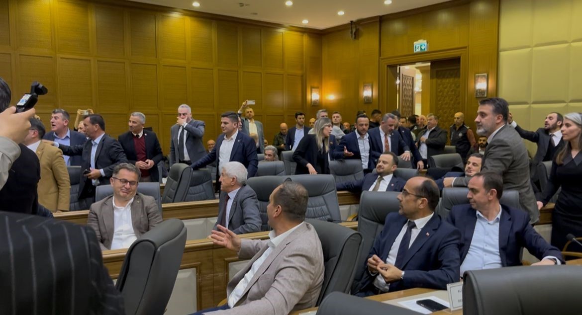 bursa buyuksehir meclisinde su zammi tekrar gundeme geldi tansiyon yukseldi 0 EA4eBImF