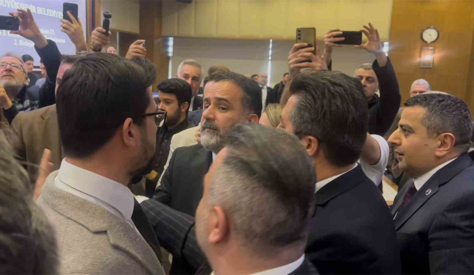 bursa buyuksehir meclisinde su zammi tekrar gundeme geldi tansiyon yukseldi 1 aaqAHinD