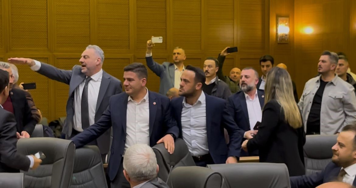 bursa buyuksehir meclisinde su zammi tekrar gundeme geldi tansiyon yukseldi 2 vHUbAzz1