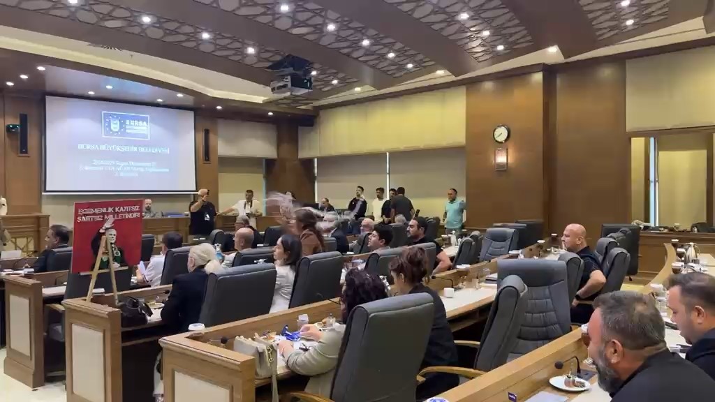 Bursa Büyükşehir Meclisi’nde tansiyon yükseldi 7 bursa buyuksehir meclisinde tansiyon yukseldi 3 JWBp1OJZ