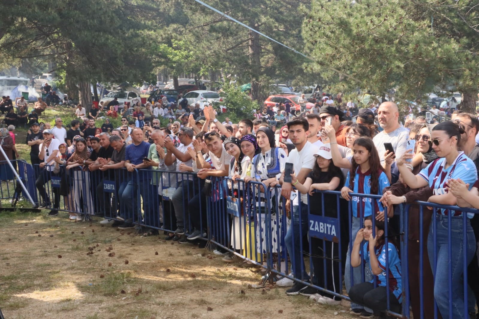 Bursa Gümüşhaneliler Yayla Şenliği’nde Karadeniz rüzgarı esti 8 bursa gumushaneliler yayla senliginde karadeniz ruzgari esti 4 Ly5yEIQF