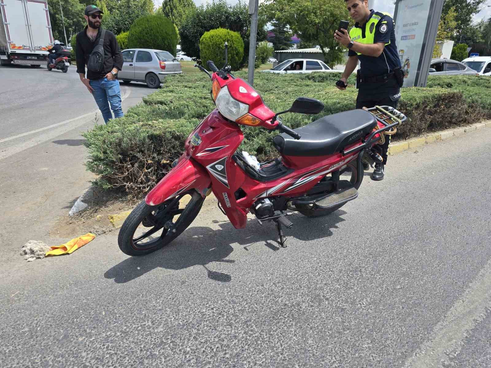 bursa inegolde otomobil motorsiklete carpti2 yarali 1 AAwKBVrz