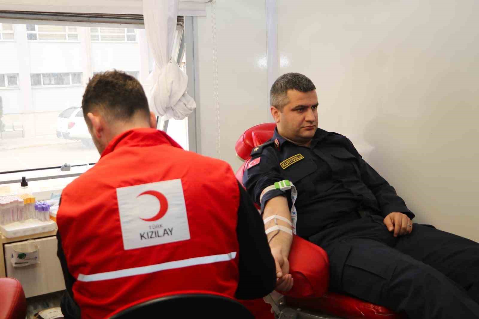 bursa jandarmasindan kizilaya anlamli katki 6 tFls4KZt