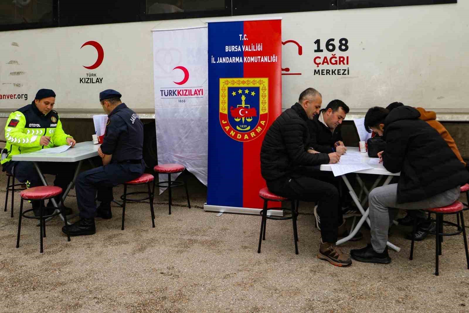 bursa jandarmasindan kizilaya anlamli katki 7 GFNSazVR