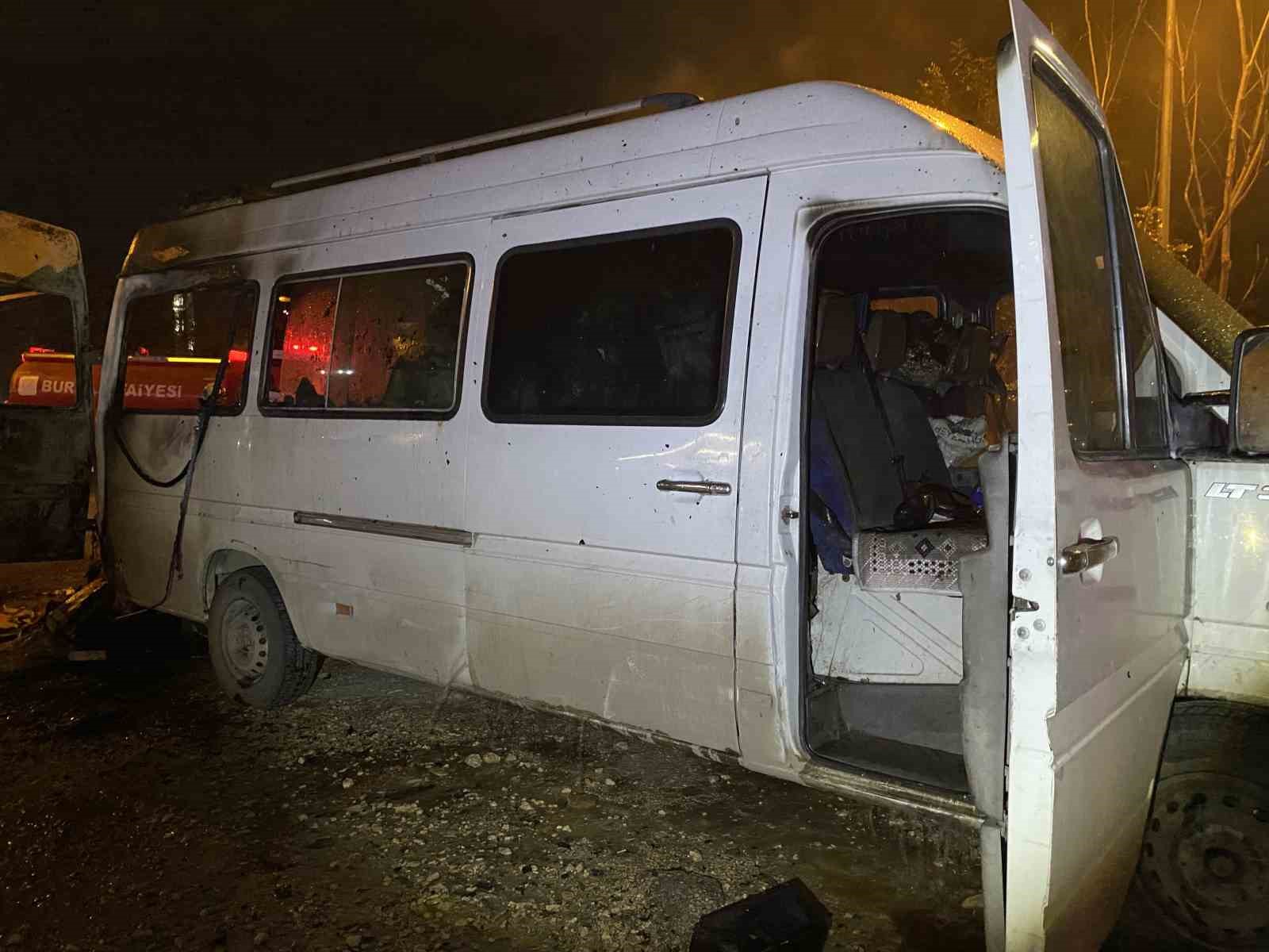 bursa korkutan yangin baraka ve minibus alev topuna dondu 1 MPKA548L
