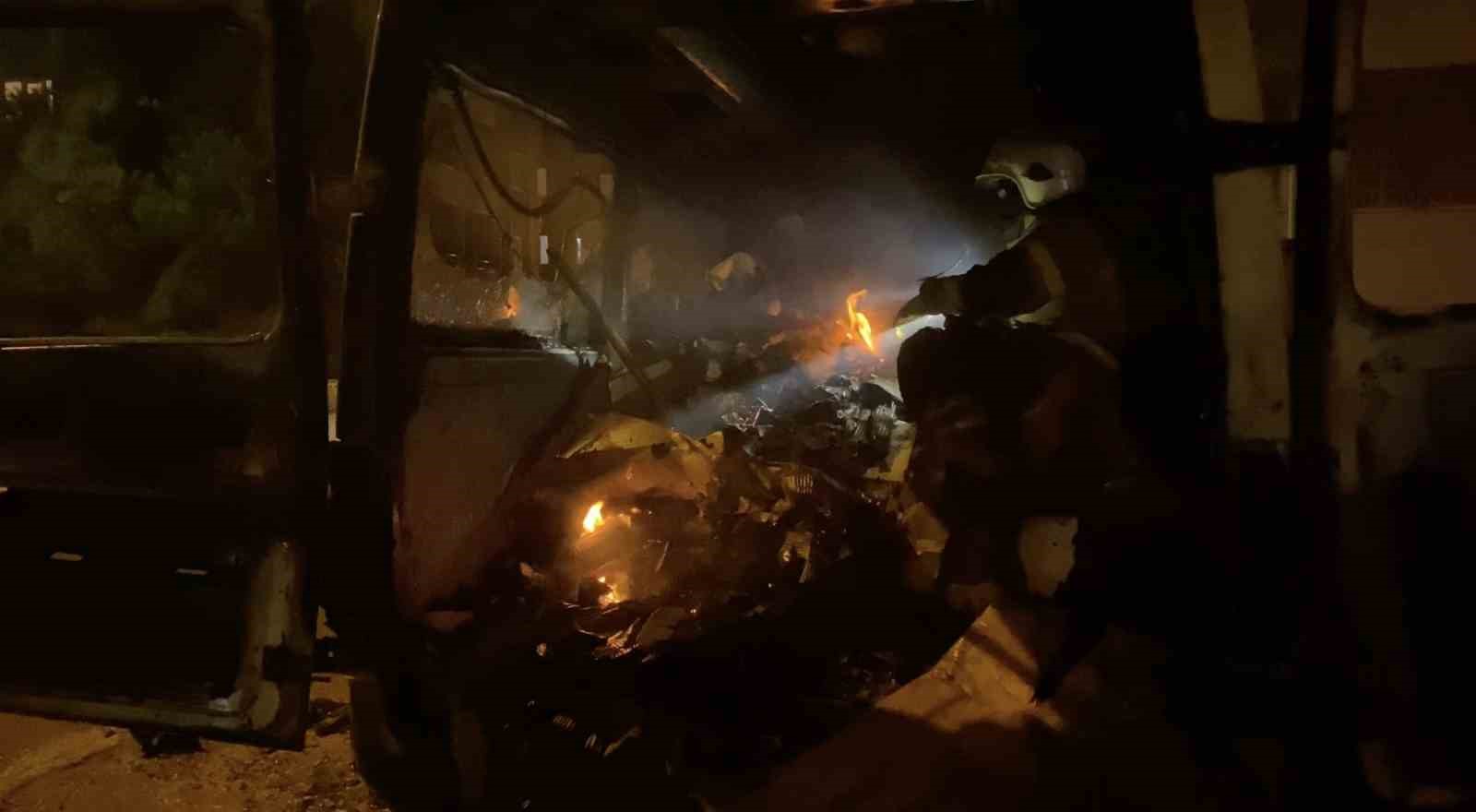 bursa korkutan yangin baraka ve minibus alev topuna dondu 6