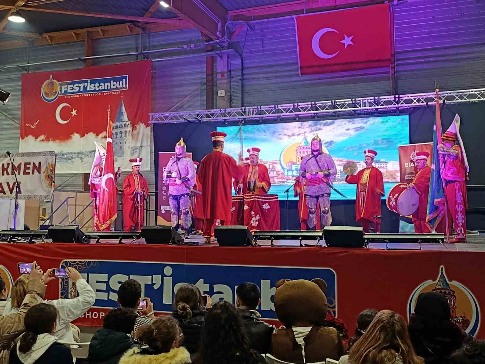 bursa mehter takimi pariste sahne aldi 0 uhYZBtvZ