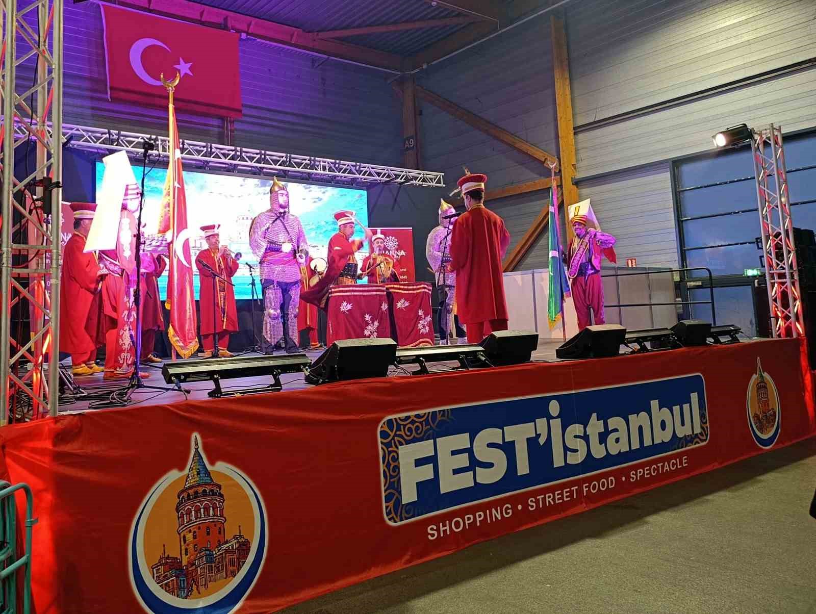 bursa mehter takimi pariste sahne aldi 1 n94m6DB7