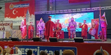 bursa-mehter-takimi-pariste-sahne-aldi-f5lG8JU8.jpg
