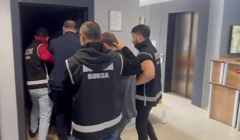 bursa-merkezli-dev-operasyon-11-ilde-es-zamanli-change-arac-baskini-zrVpwf7I.jpg