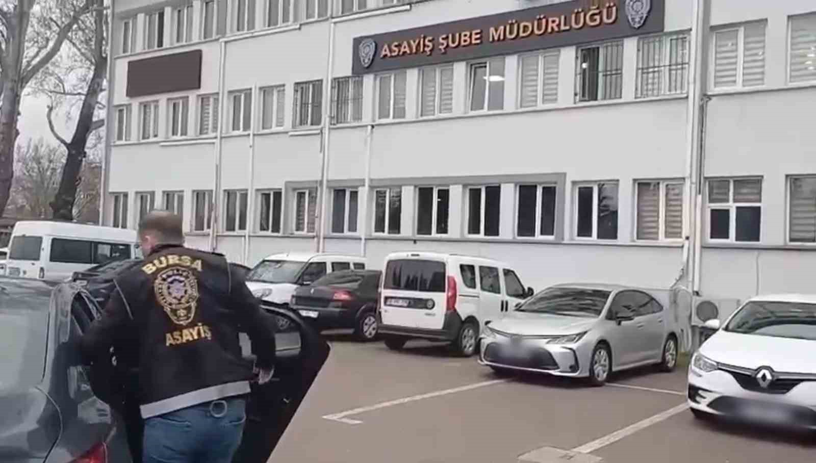 bursa merkezli operasyonda 15 firari yakalandi 4 YlU1Z4QW