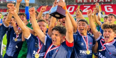 bursa-orhangazi-futbol-kulubu-u18-turkiye-sampiyonu-oldu-SOzFq3MW.jpg