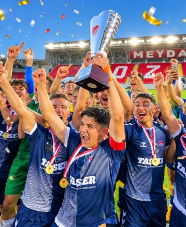 bursa-orhangazi-futbol-kulubu-u18-turkiye-sampiyonu-oldu-SOzFq3MW.jpg