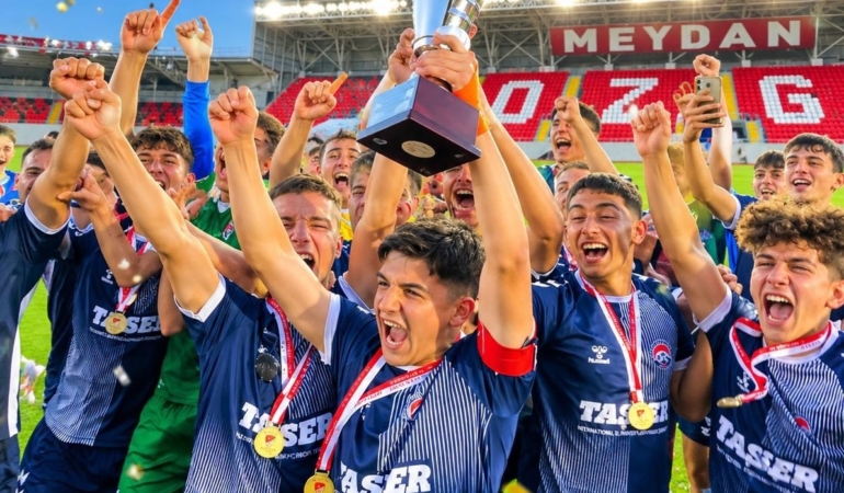 bursa-orhangazi-futbol-kulubu-u18-turkiye-sampiyonu-oldu-SOzFq3MW.jpg