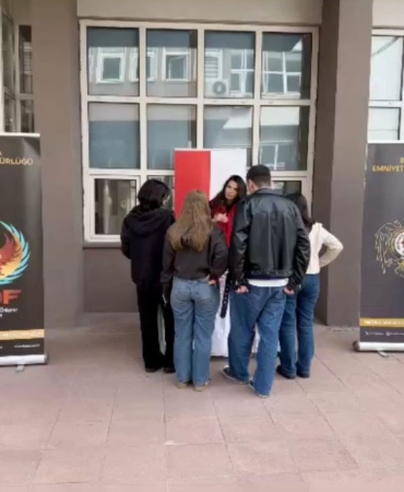 bursa-polisi-okul-okul-gezerek-ogrencileri-bilgilendirdi-lenymqjh.jpg