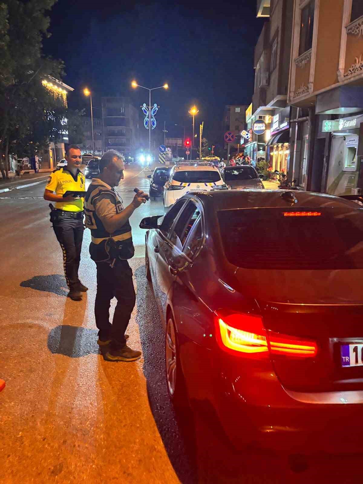 bursa polisinden huzur uygulamasi 1 kisi yakalandi 24 surucuye ceza yazildi 1 ezkDYn29