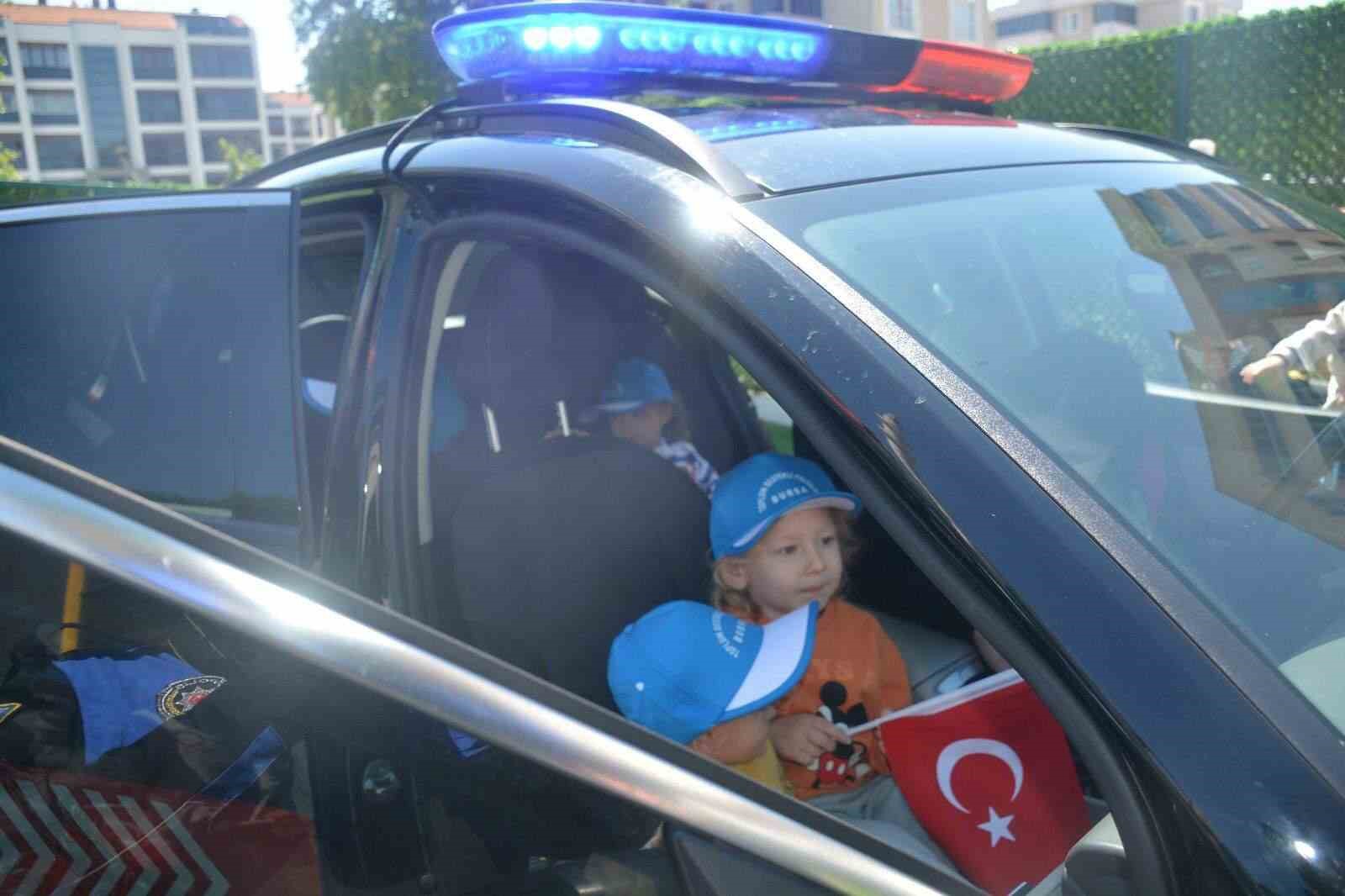 bursa polisinden miniklere anlamli ziyaret 2 vJb7PktA