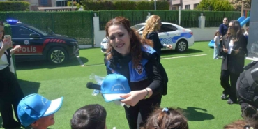 bursa-polisinden-miniklere-anlamli-ziyaret-H125shVI.jpg