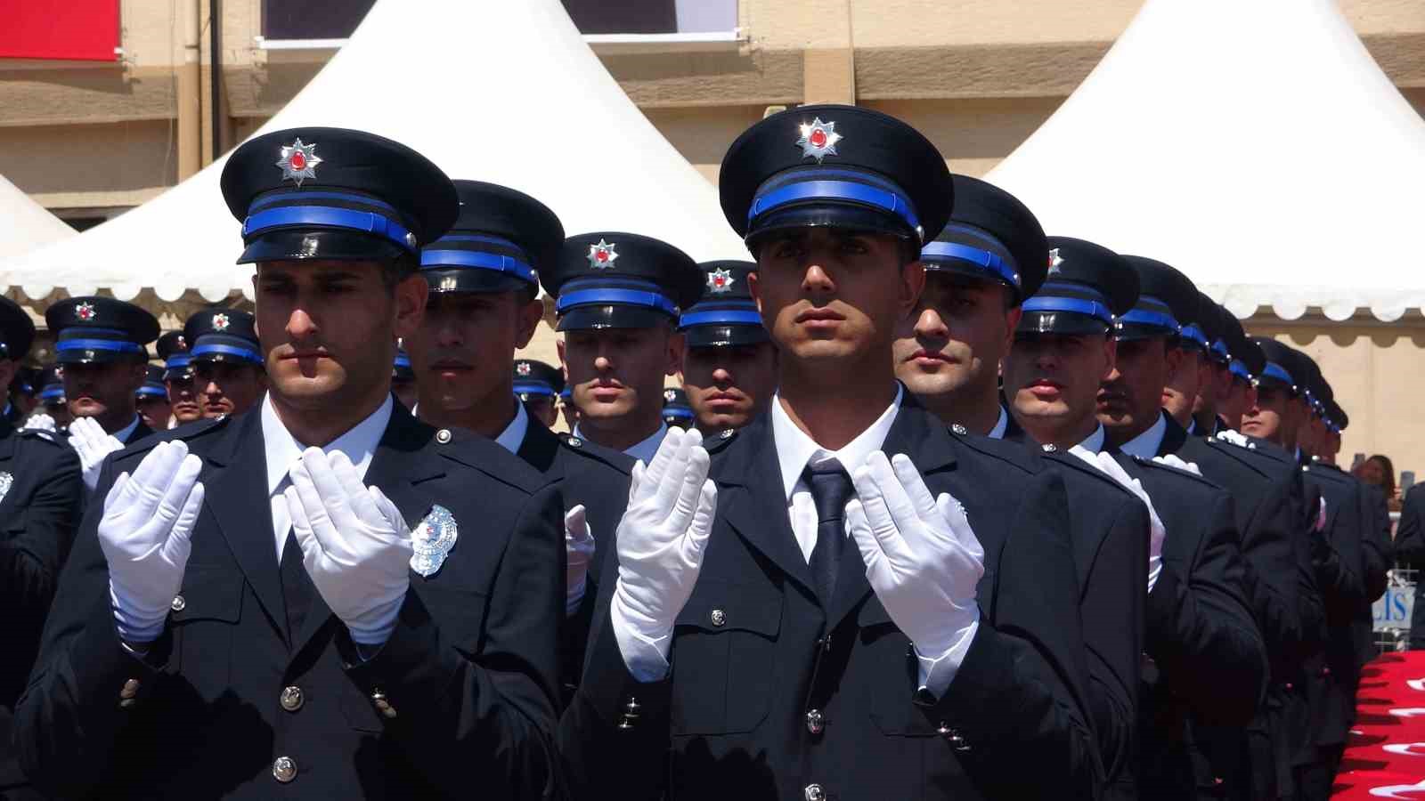 bursa pomemde 32 donem mezuniyet coskusu 1 bY8NzG4d