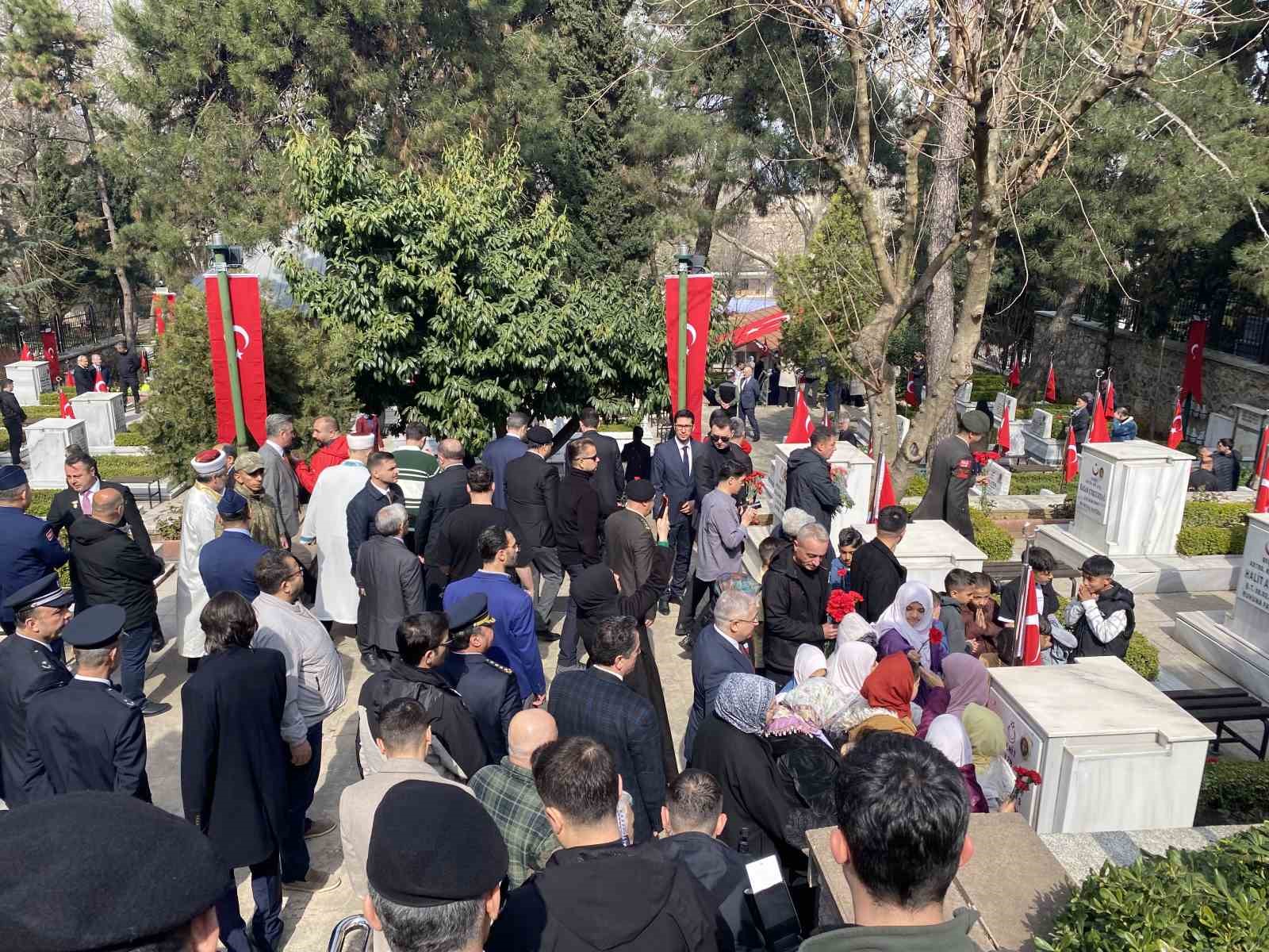 bursa protokolunden pinarbasi sehitligine anlamli ziyaret 8 4b1NvDO2