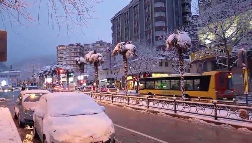bursa sabaha beyaz ortuyle uyandiulasimda aksamalar yasandi 2 wBGhc3E2