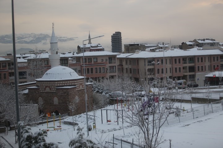 bursa sabaha beyaz ortuyle uyandiulasimda aksamalar yasandi 5