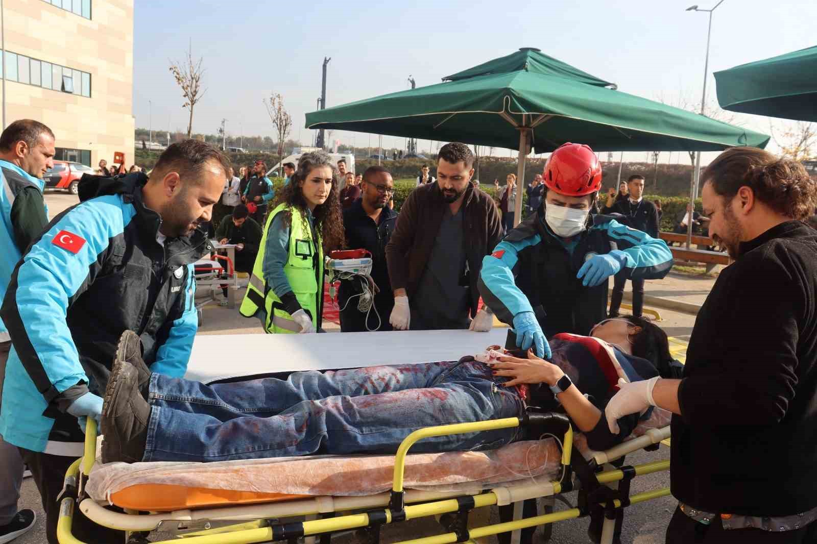 bursa sehir hastanesinde gercegini aratmayan deprem ve yangin tatbikati 1 1Nd2aGJS