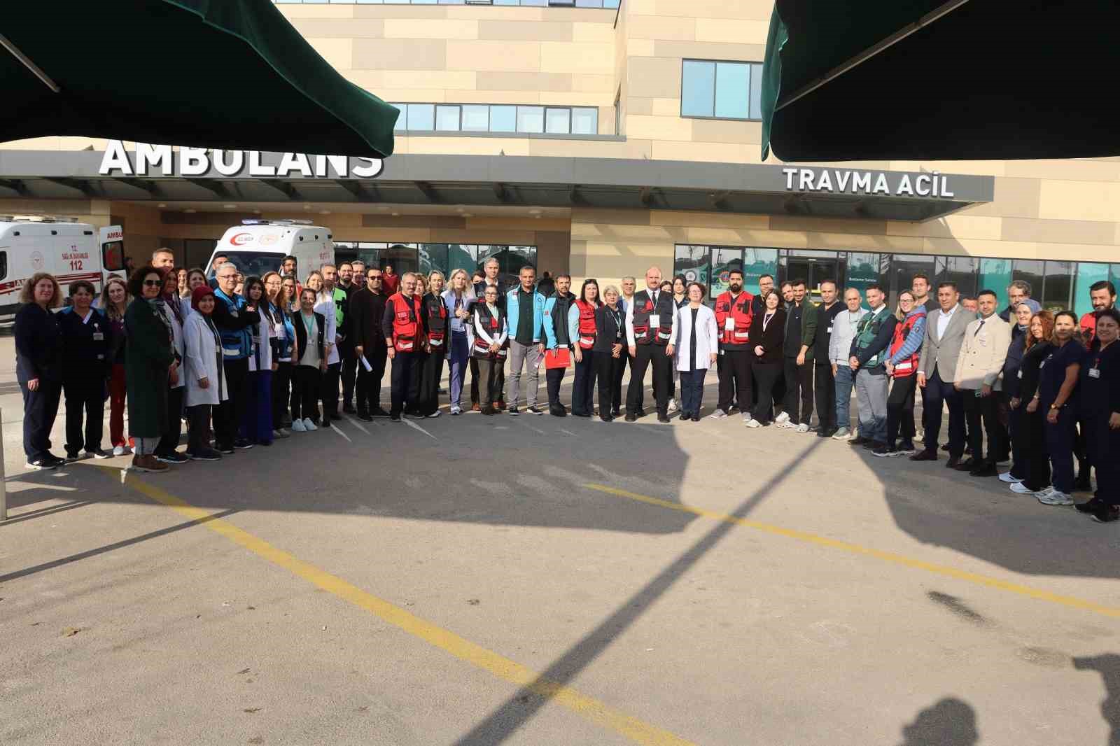 bursa sehir hastanesinde gercegini aratmayan deprem ve yangin tatbikati 2 cUrmmdEr