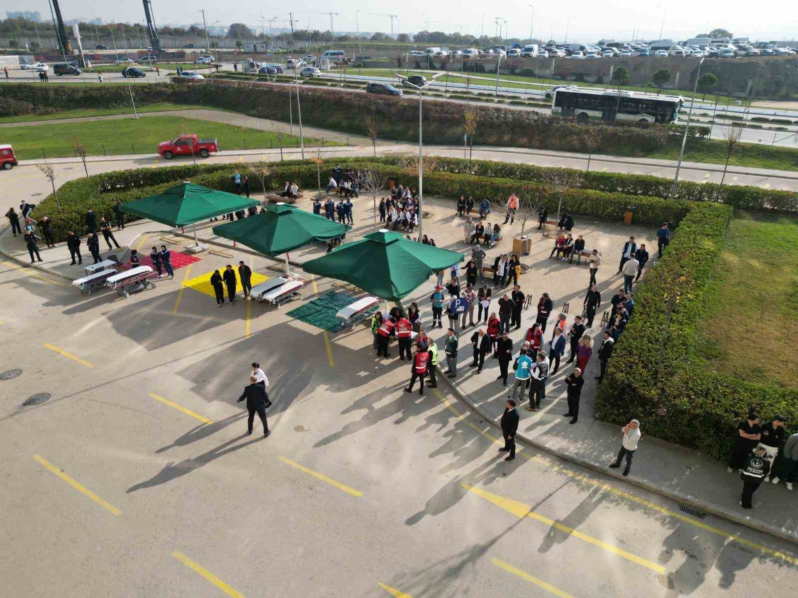 bursa sehir hastanesinde gercegini aratmayan deprem ve yangin tatbikati 5 CbXgVKG6