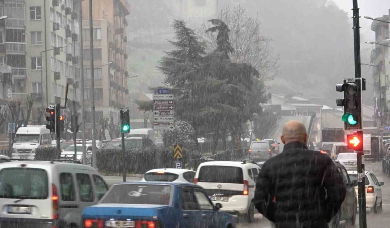 bursa-sehir-merkezi-de-beyazlara-burundu-ARJhIMrZ.jpg