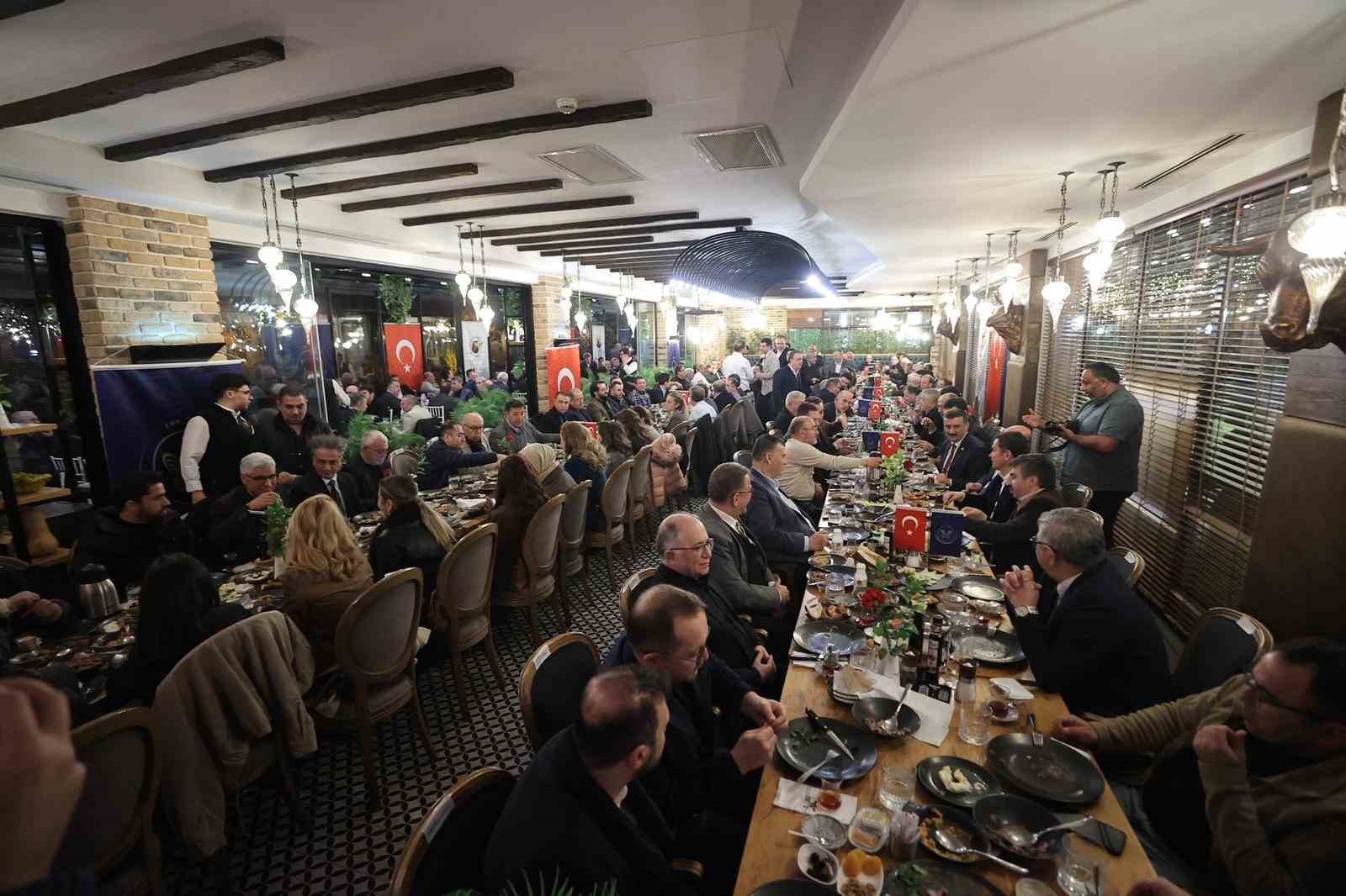 Bursa Ticaret Borsası, geleneksel sahur sofrasında şehrin dinamiklerini buluşturdu 7 bursa ticaret borsasi geleneksel sahur sofrasinda sehrin dinamiklerini bulusturdu 3 KtWkGU2t