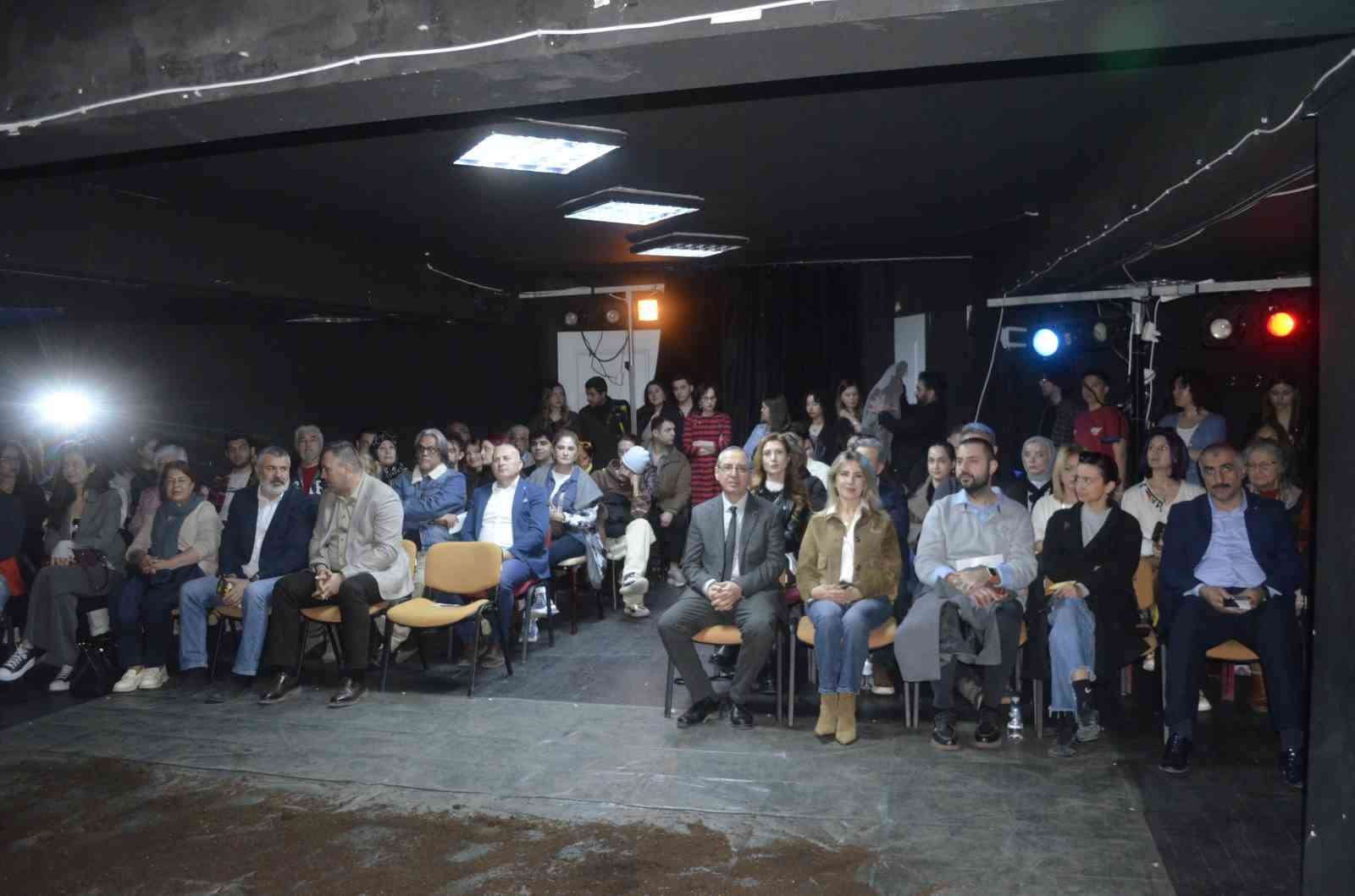 bursa uludag universitesi guzel sanatlar fakultesinde tiyatro gunu 2 h5t4yDTc