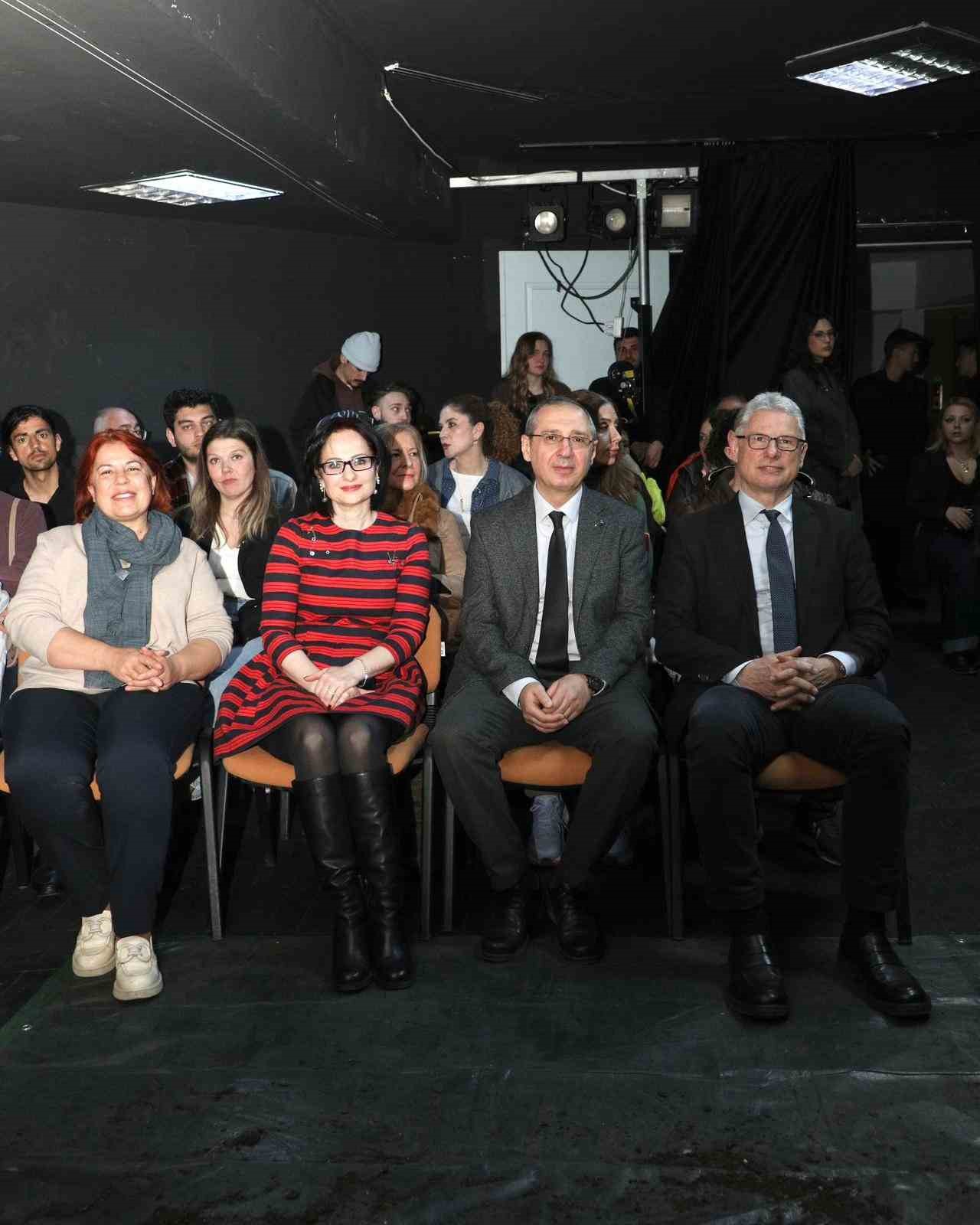 bursa uludag universitesi guzel sanatlar fakultesinde tiyatro gunu 4 438XNnmw