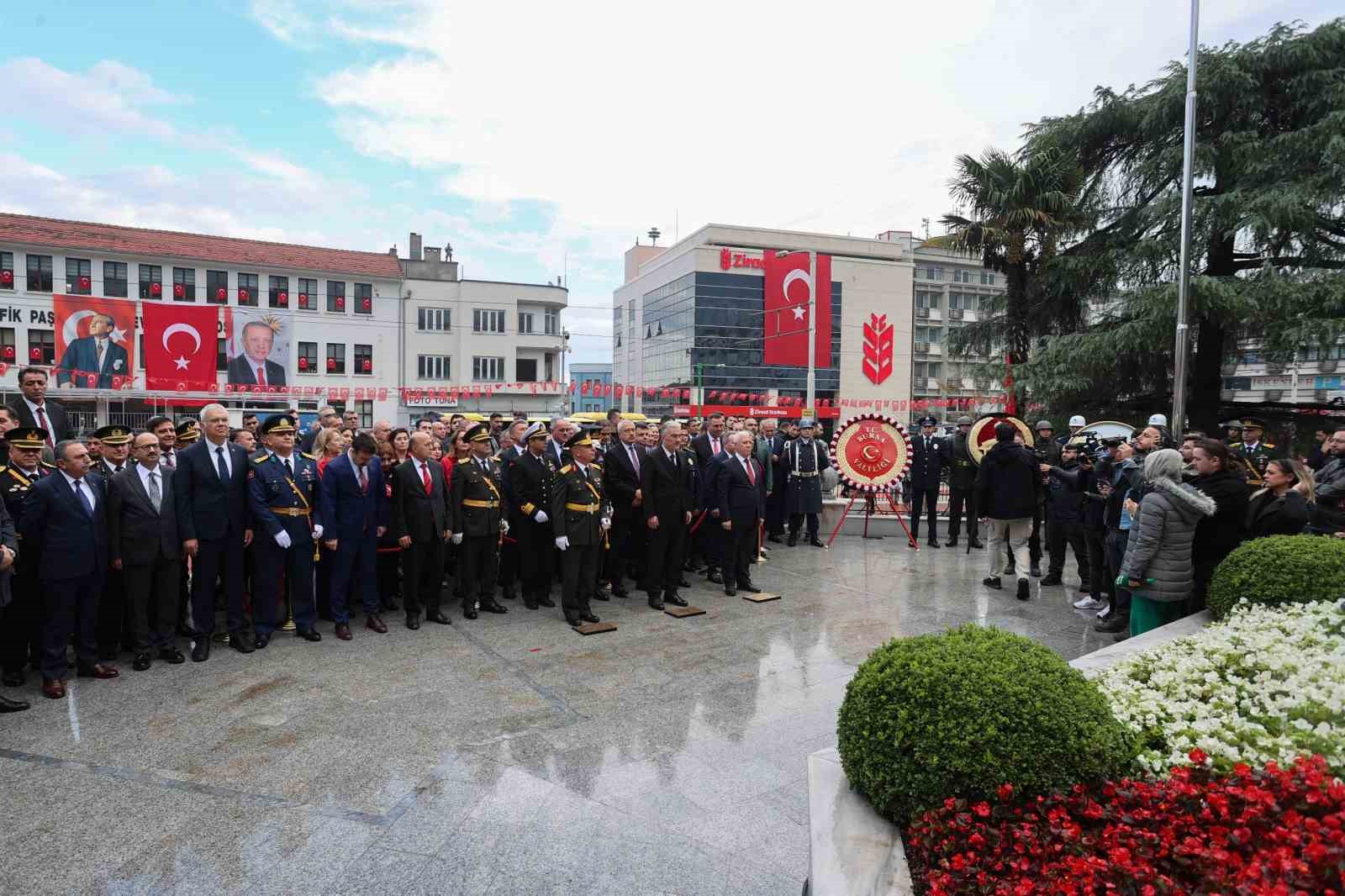 bursa valisi ayyildiz cumhuriyetin 102 kurulus yil donumunu cosku ve gururla yasiyoruz 0 LSzt6C3R