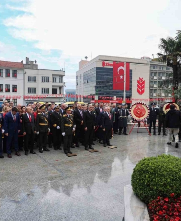bursa-valisi-ayyildiz-cumhuriyetin-102-kurulus-yil-donumunu-cosku-ve-gururla-yasiyoruz-WTlzMhTJ.jpg