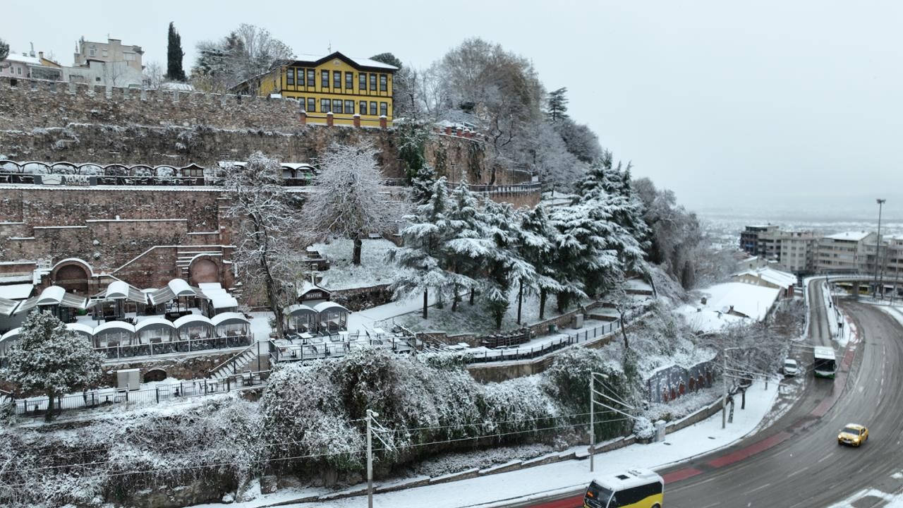 Bursa yeni yıla karla uyandı...Beyaz güzellik havadan böyle görüntülendi 4 bursa yeni yila karla uyandibeyaz guzellik havadan boyle goruntulendi 0 PnEelR9e