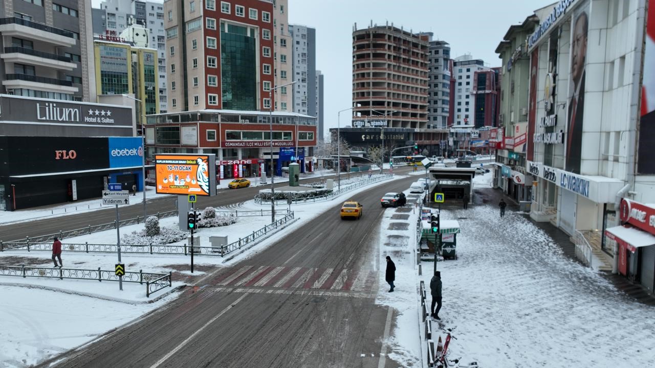 Bursa yeni yıla karla uyandı...Beyaz güzellik havadan böyle görüntülendi 7 bursa yeni yila karla uyandibeyaz guzellik havadan boyle goruntulendi 3 G9As1rwX