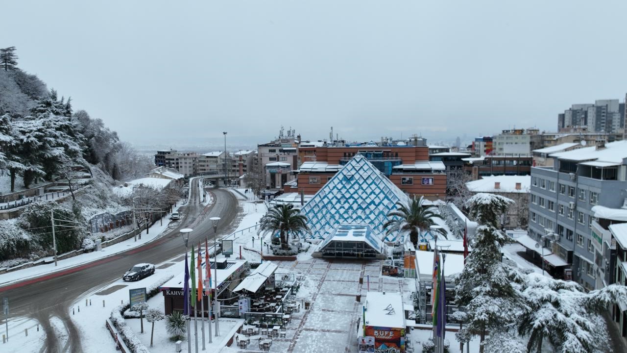 Bursa yeni yıla karla uyandı...Beyaz güzellik havadan böyle görüntülendi 9 bursa yeni yila karla uyandibeyaz guzellik havadan boyle goruntulendi 5 hCfmV6M6