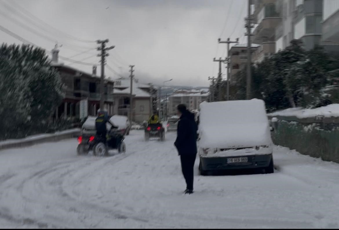 Bursa yeni yılın ilk günü beyazlara büründü...İşe ATV araçları ile gittiler 5 bursa yeni yilin ilk gunu beyazlara burunduise atv araclari ile gittiler 1 bsPa5VOu