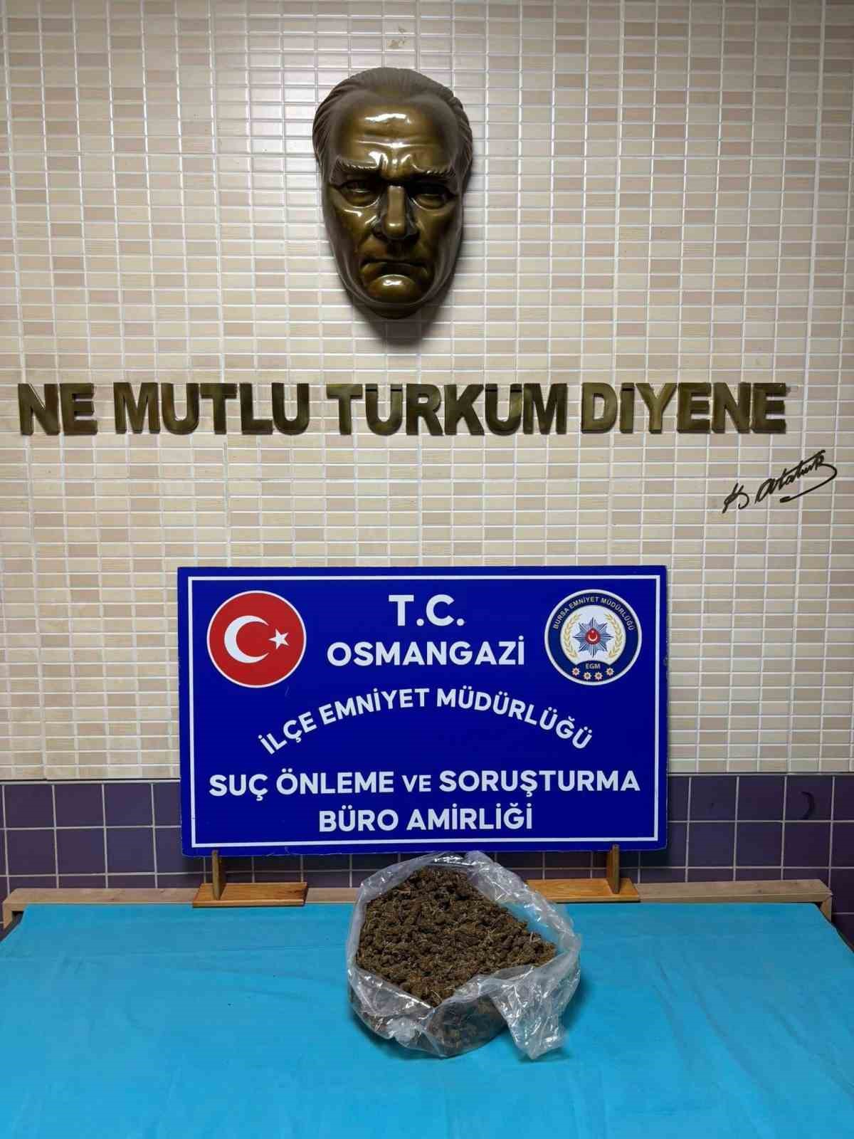 bursada 1 kilo 280 gram esrar ele gecirildi 0 PMmZaEA6