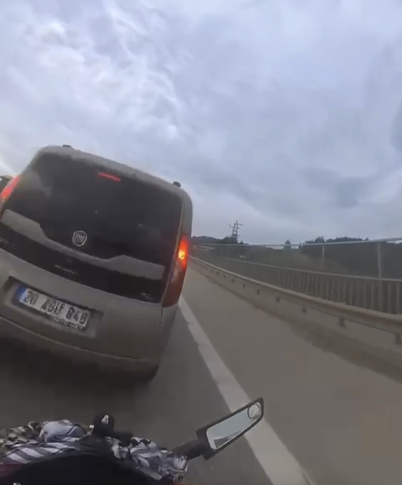 bursada 113 kilometre hizla giden motosikletli carptigi araca girdi 0 kCjvsatD