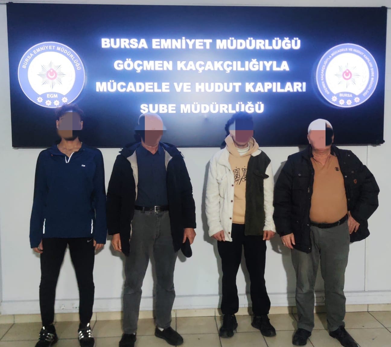 Bursa’da 13 düzensiz göçmen ve 4 organizatör yakalandı 4 bursada 13 duzensiz gocmen ve 4 organizator yakalandi 0 23cRPLd5
