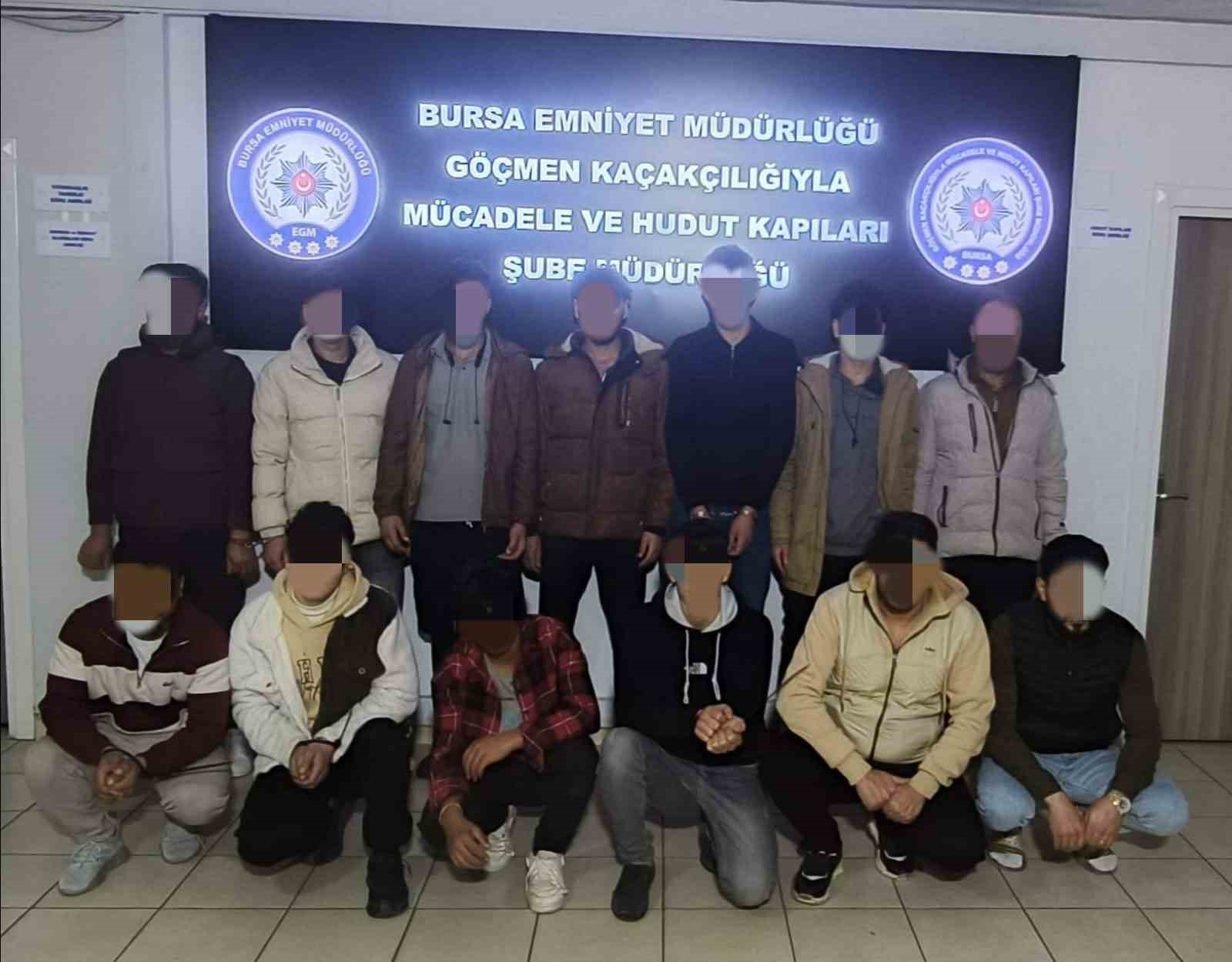 Bursa’da 13 düzensiz göçmen ve 4 organizatör yakalandı 5 bursada 13 duzensiz gocmen ve 4 organizator yakalandi 1