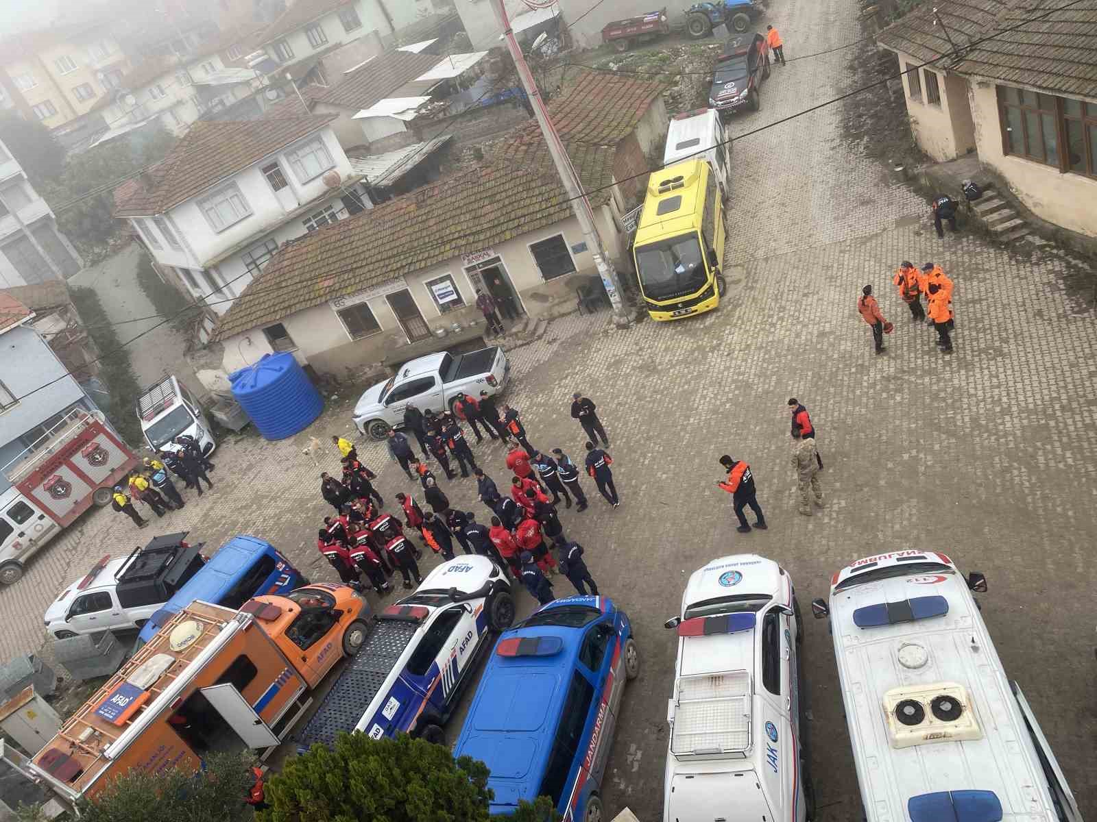 Bursa’da 144 saatlik umutlu bekleyiş: 80 yaşındaki Mustafa Abi’den 6 gündür haber yok 7 bursada 144 saatlik umutlu bekleyis 80 yasindaki mustafa abiden 6 gundur haber yok 3 CmdNM27z