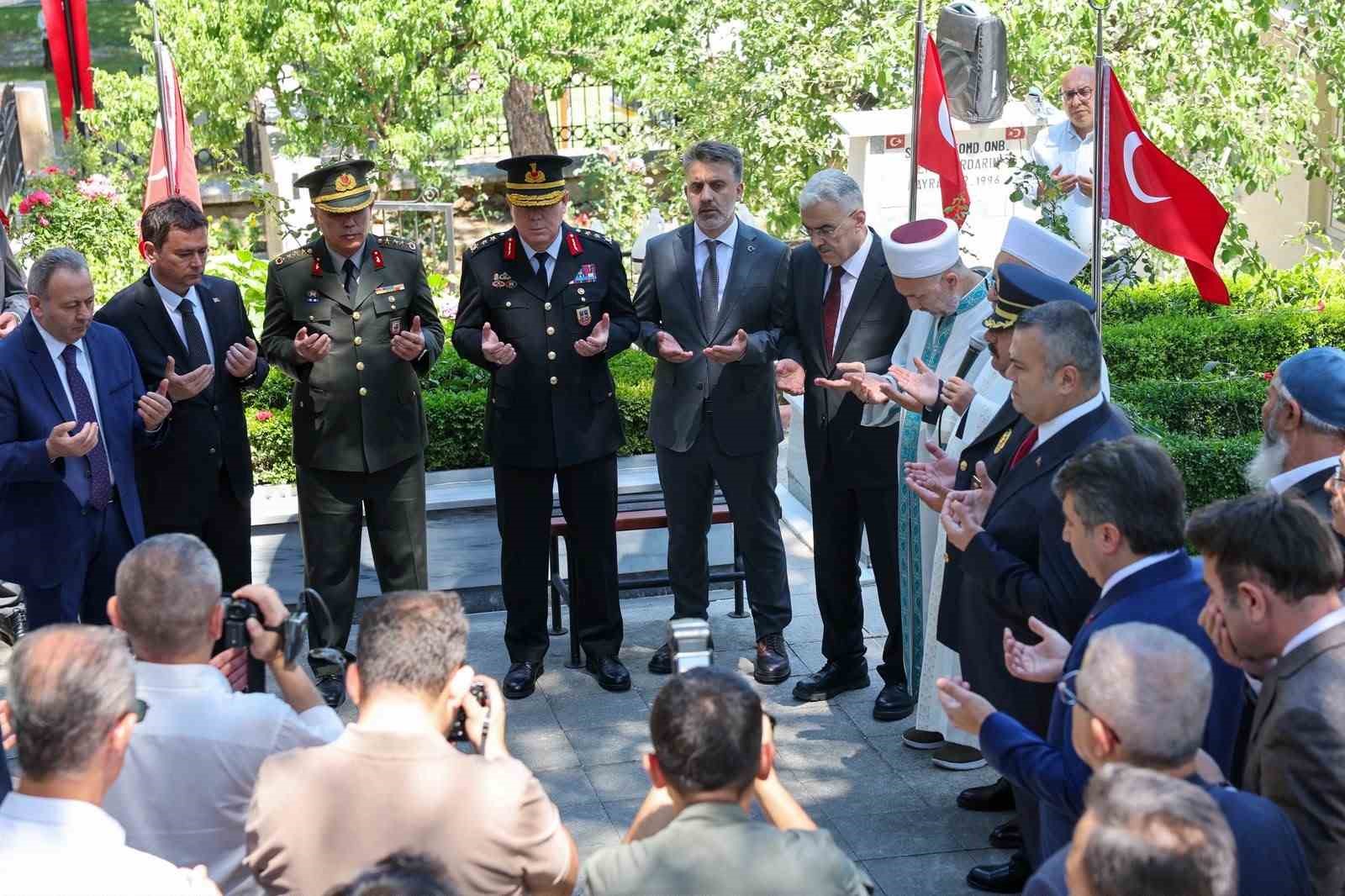 Bursa’da 15 Temmuz programı şehitleri anarak başladı 5 bursada 15 temmuz programi sehitleri anarak basladi 1 VRPVkSbj
