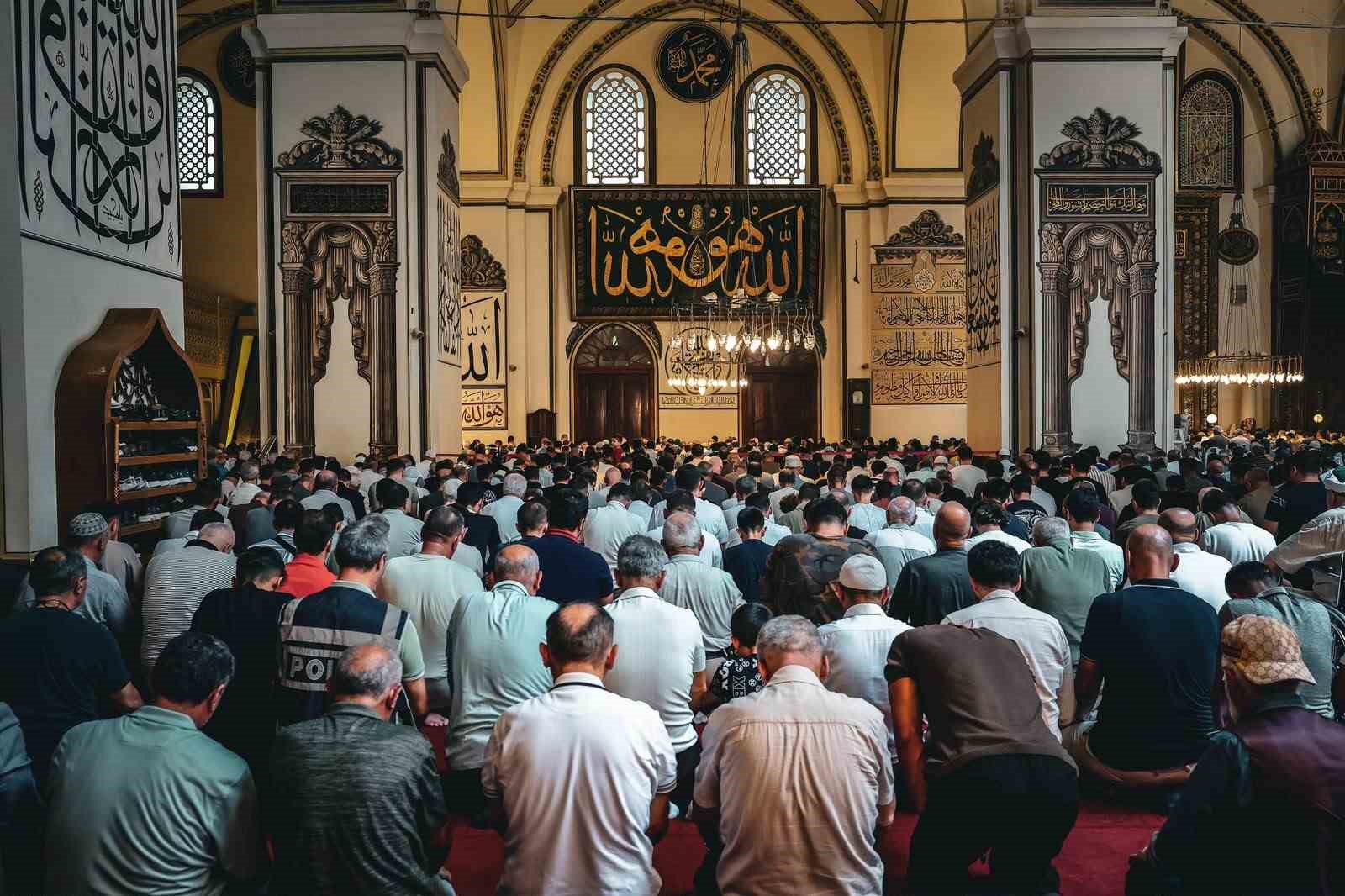 Bursa’da 15 Temmuz programı şehitleri anarak başladı 8 bursada 15 temmuz programi sehitleri anarak basladi 4