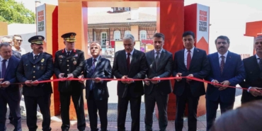 bursada-15-temmuz-programi-sehitleri-anarak-basladi-xDCPmcIO.jpg