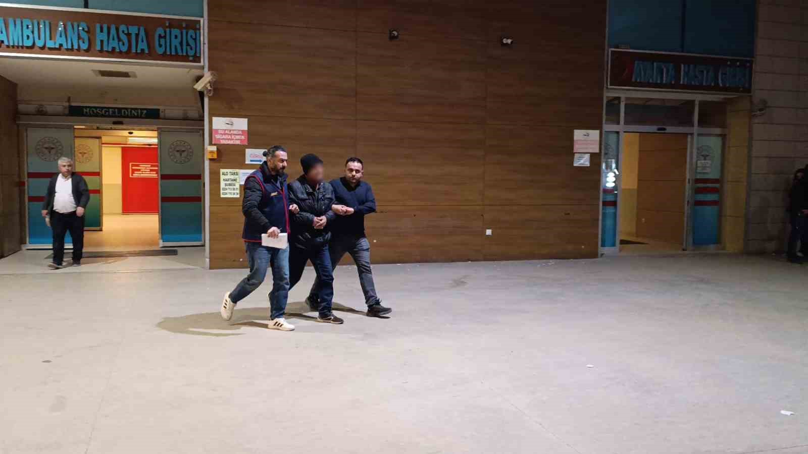 Bursa’da 15 yıl hapis cezası bulunan firari dolmuşta yakalandı 8 bursada 15 yil hapis cezasi bulunan firari dolmusta yakalandi 4 yuFHV3fJ