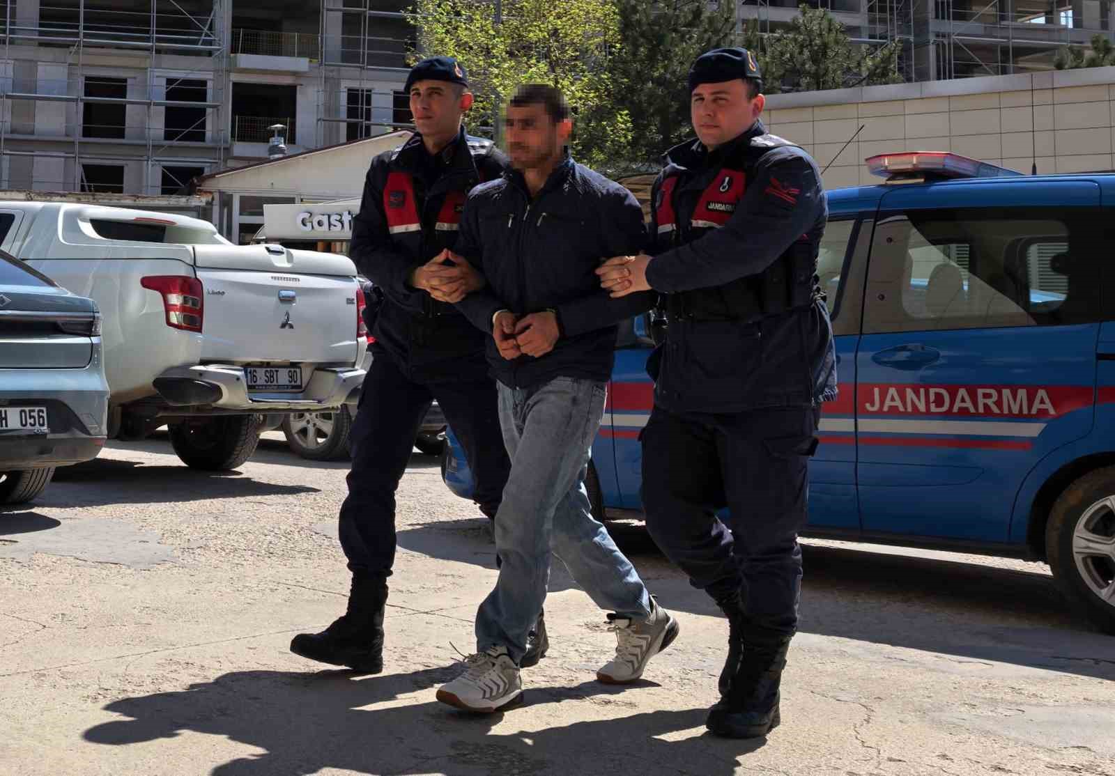 Bursa’da 17 yıl hapis cezası bulunan şahıs jandarma ekiplerince yakalandı 4 bursada 17 yil hapis cezasi bulunan sahis jandarma ekiplerince yakalandi 0 EOtIz9dD